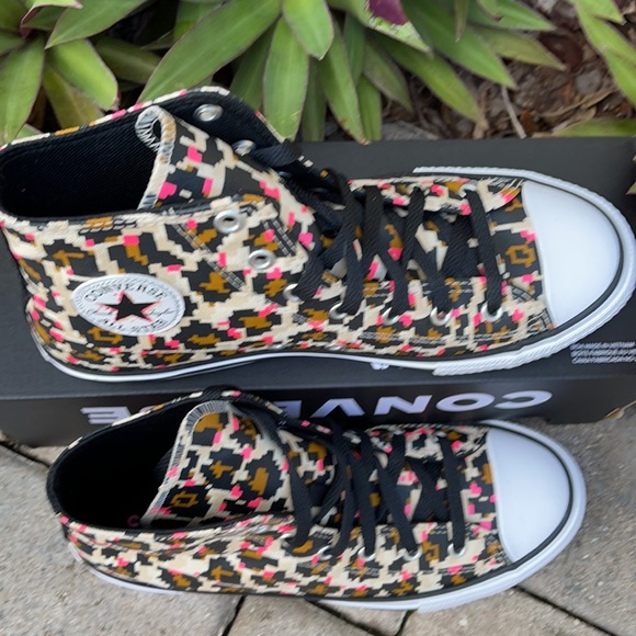 CONVERSE CTAS HI WMNS - Picture 4 of 16